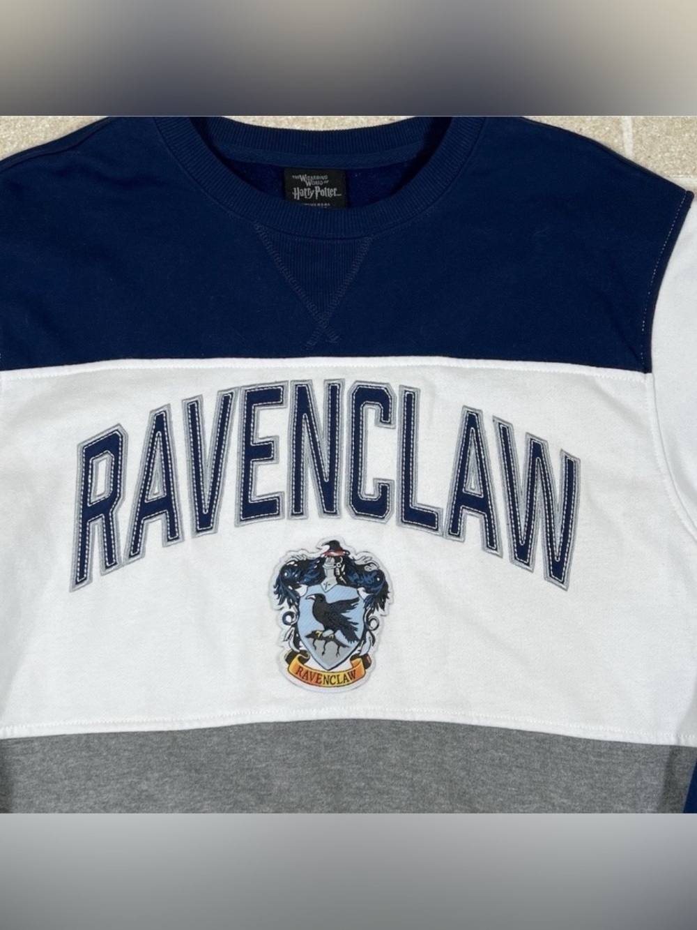 Harry Potter Ravenclaw Pullover Crewneck Sweatshirt authentic Like New - Picture 5 of 5
